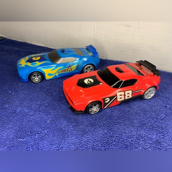 Hot Wheels Pull Back Racers, Red Fast Fish, Kids Toys for Ages 3 Up Gifts - Picture 3 of 9